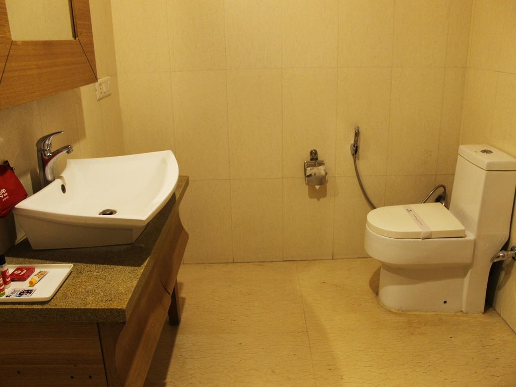 Oyo Premium Kaushambi Hotel Indirapuram Buitenkant foto